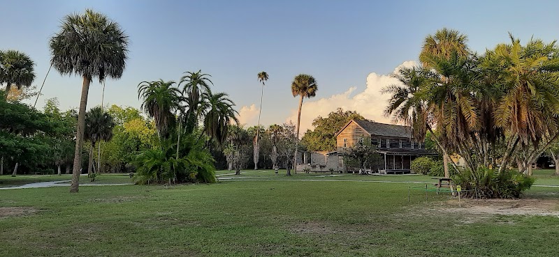 Volunteer Community of Koreshan State Park